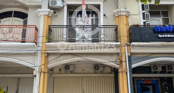 Ready-to-use shop house in Ngaliyan Square 1