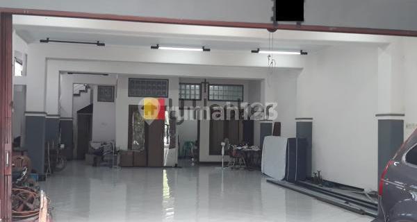 Ready-to-use shop house on Sriwijaya Street. 1