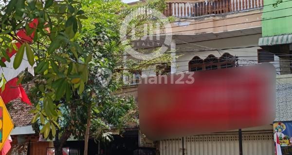 Business Building on Kartini Street 1