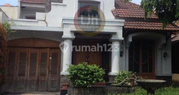 Rumah kusen full jati di Graha Padma 1