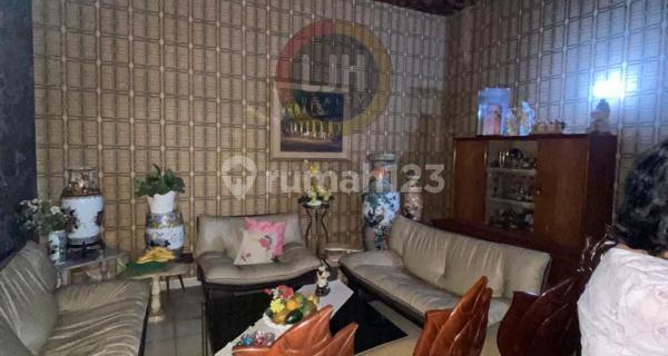 Bangunan usaha di jalan Ahmad Yani 1