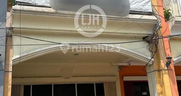 Ready-to-use shop house in Ngaliyan Square 1