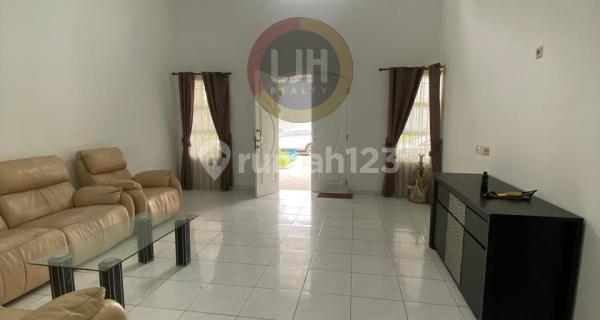 A nice and ready-to-occupy house in Taman Adenia, Graha Padma. 1