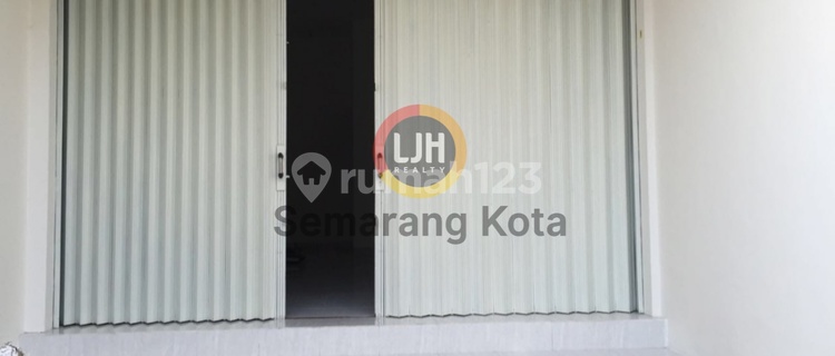 Good Middle Town Shop House, Imam Bonjol Street 1