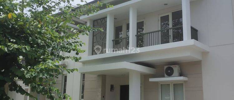 Rumah Modern Minimalis Bersih Rapi di Elysia Suvarna Sutera 1