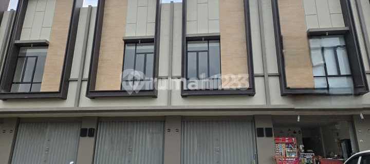 For Rent: Shop House Facing Main Road Pasarkemis, Suitable for Restaurant 1