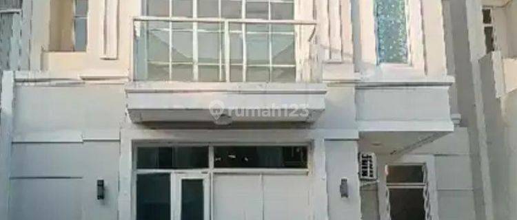 Disewakan Rumah 2 Lantai Rapi Siap Huni di Suvarna Sutera  1