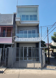 New 3-Storey Shop House in Pasir Salam, Bandung 1