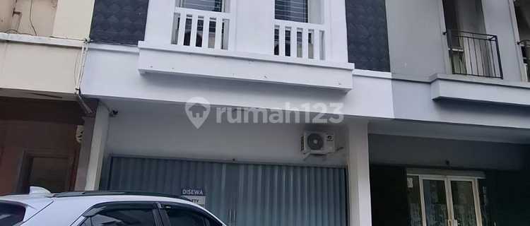Shop for Rent in Front of Bintaro Plaza 1