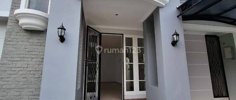 Rumah Disewakan  Dalam Cluster Di Bintaro, Tangerang Selatan 1