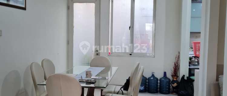 Rumah cantik dan minimalis,semi furnish  1