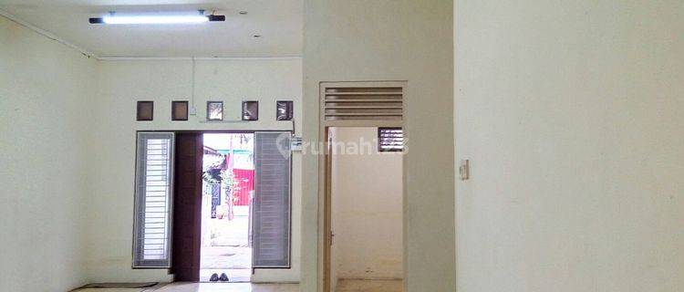 Rumah 2 Lantai di Cempaka Putih Tengah Jakarta Pusat Siap Huni 1