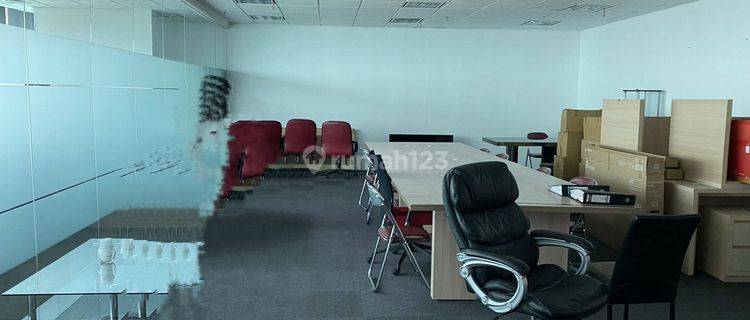 Disewakan Office St Moritz Lantai Sedang Semi Furnished Terkoneksi Ke Mall Lippo Puri Jakarta Barat 1