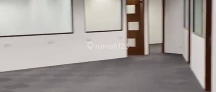 Dijual Office St Moritz Lantai Rendah Semi Furnished Terkoneksi Ke Mall Lippo Puri Jakarta Barat 1