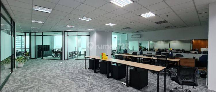 Disewakan Office St Moritz Lantai Sedang Semi Furnished Terkoneksi Ke Mall Lippo Puri Jakarta Barat 1