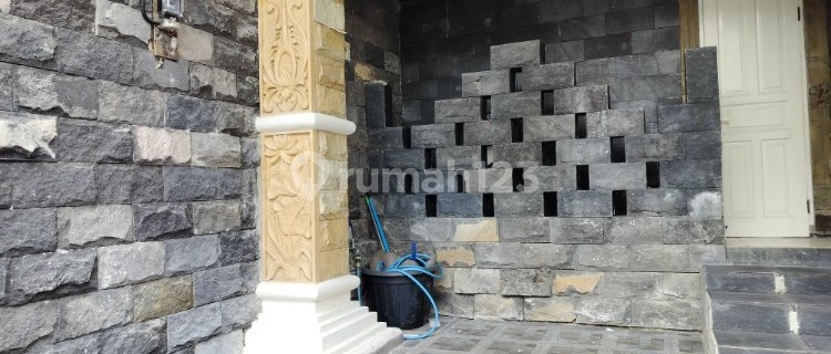 Rumah 3 Lantai Lebar 10 Meter Siap Huni 1