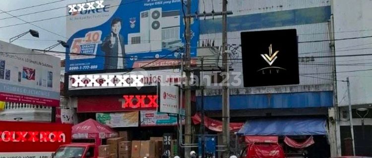 3-Story Shophouse on Gajah Mada Street, Jember, SHM, Area 373 m² 1