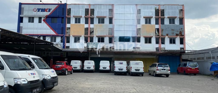 3-Storey Shop House in Cimone near the Office Center 1