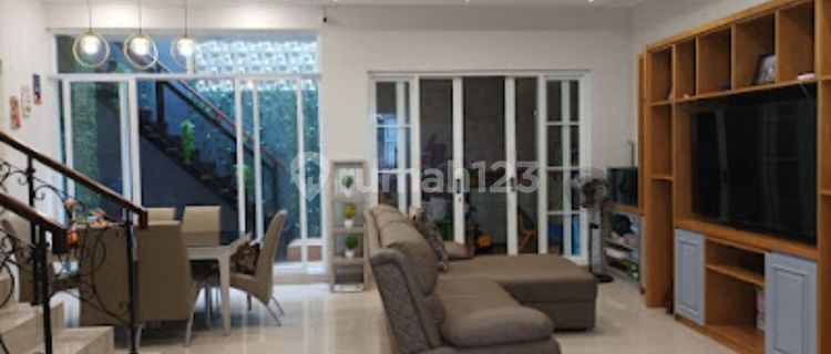 FOR SALE BEAUTIFUL HOUSE in TRIMEZIA Cluster, GADING SERPONG 1