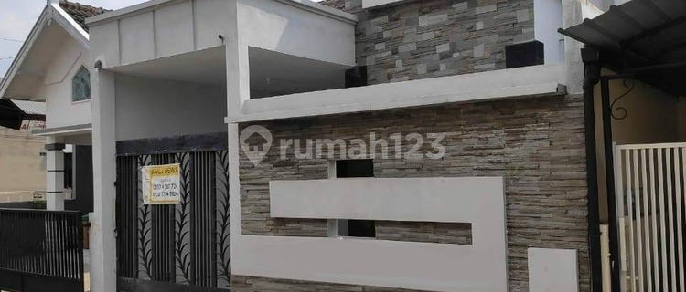 Strategic Ready-to-Occupy House in Woltermonginsidi Baru Pedurungan 1