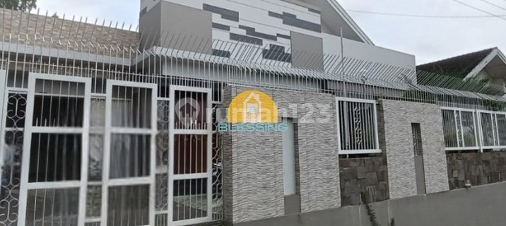 Ready-to-Occupy Exclusive House with Excellent Strategic Location on Kawi Street 1