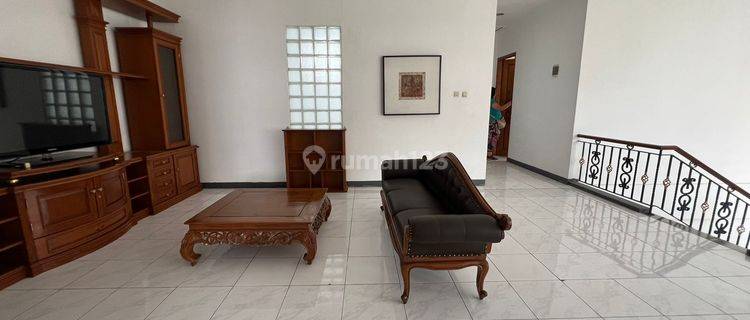 Rumah Besar Dan Full Furnished Di Setraduta 1