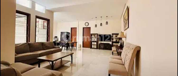 comfortable house strategic 3-story building in setra sari 1