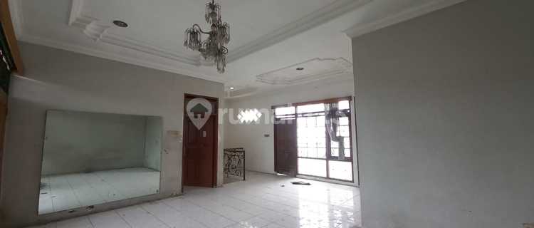 rumah modern lagi renovasi di taman kopo indah 2 1