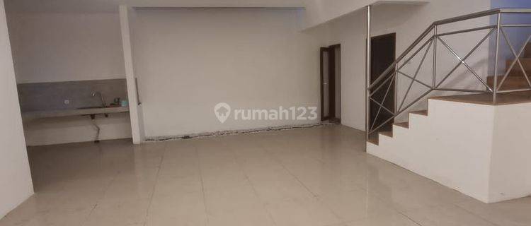 Rumah 2 Lantai Minimalis di Taman Kopo Indah 1 1