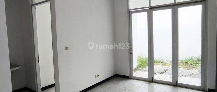 Rumah Nyaman Minimalis Siap Huni di Komplek Sommerville 1