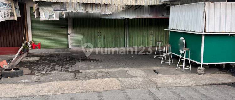 Shop House for Sale in a Densely Populated Area on Jl. Pucang Gading, Demak 1