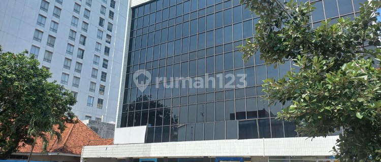 Dijual Gedung Luas Tengah Kota Cocok untuk Perkantoran di Jl. A Yani Semarang 1