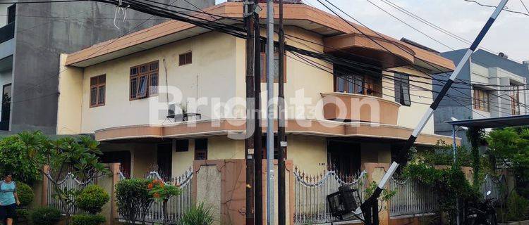 RUMAH SIAP HUNI STRATEGIS PINGGIR JALAN PONDOK GADING UTAMA 1