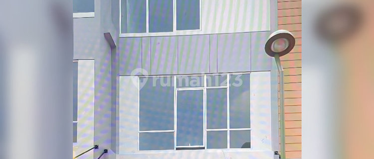 3-Story Shop House for Rent in North Sorento Gading Serpong 1