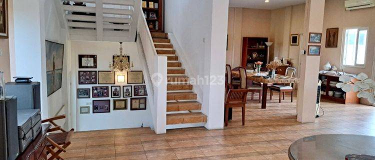 Dijual Rumah Nyaman 3 Lantai di Villa Pondok Indah  1