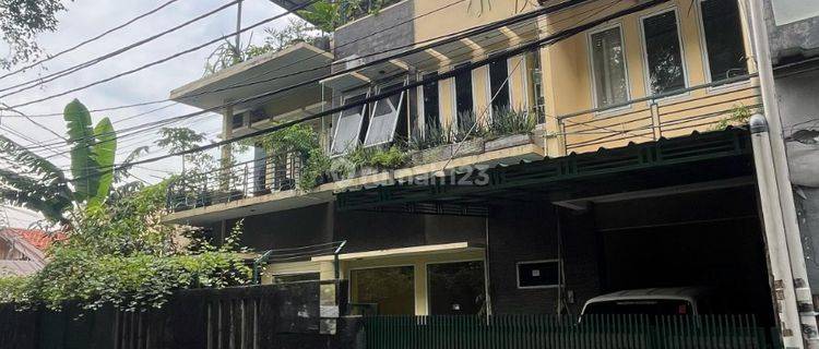 Rumah Bagus Akses 2 Mobil SHMdi Kampung Melayu  Tebet, Jakarta Selatan 1