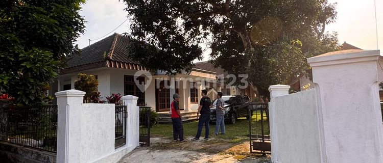 House for Sale in Kuningan, Large Yard 1