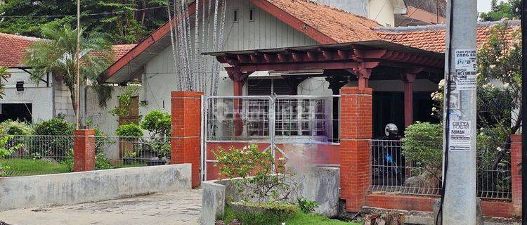 Dijual Cepat Rumah Strategis di Jalan Erlangga Dekat Simpang Lima 1