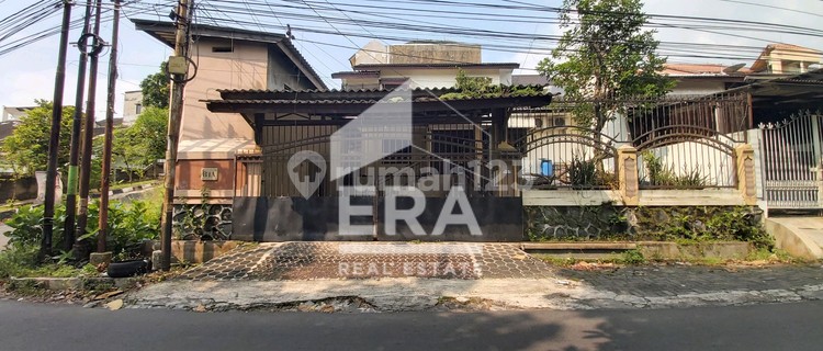 3-Story House on Jalan Candi Kencana Raya Pasadena, Semarang 1