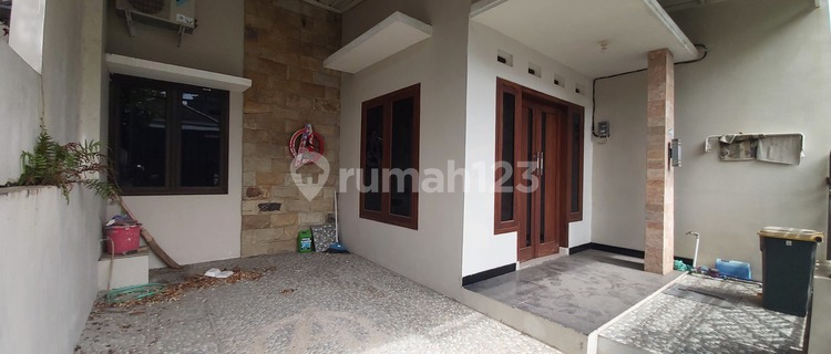 House in Bulusan Undip Housing, Tembalang, Banyumanik, Semarang. 
#sellhouse #renthouse #sellhousemarang #renthousemarang #tembalanghouse #era 1