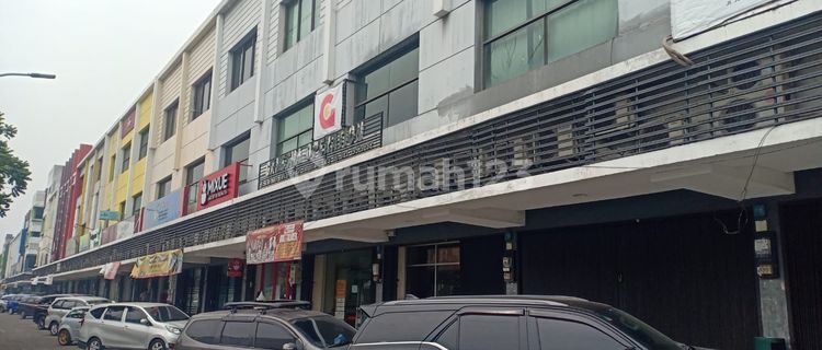 3-Story Shop House With a Highly Strategic Location in Tangerang City 1