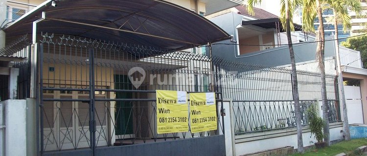 Rumah di Kendangsari Surabaya Selatan, Bagus + Terawat, Row Jalan depan Lebar, Bisa untuk usaha (ex.Kantor), Lokasi Strategis, Siap Huni 1