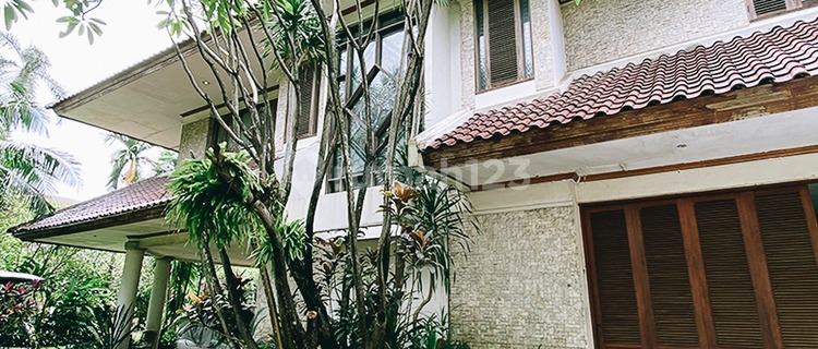Rumah Hoek Luxirous plus Kolam Renang di Fatmawati Jakarta Selatan 1