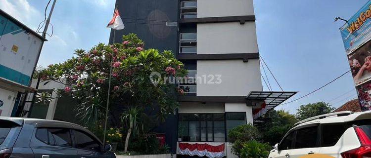 Hotel 5 Lantai Masih Beroperasi di Matraman, T B 655 1991 1