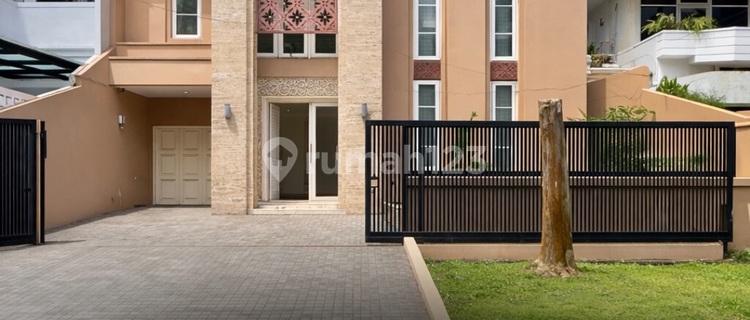 Rumah Cantik Siap Huni Depan Taman di Pondok Indah, LT 320 LB 300 1