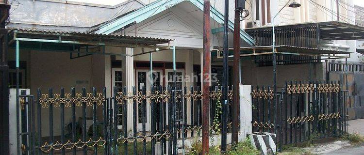 Rumah di Wisma Permai Tengah Surabaya Timur, Bagus + Terawat, Hadap Utara 1