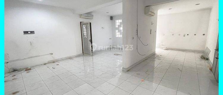 Chandra Disewa Rumah Uk 15x15m di Komplek Kavling Polri Jelambar 1