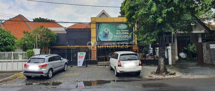 Rumah di Jalan Musi Surabaya Pusat, Cocok untuk Usaha Resto, Klinik, Kantor dsb, Parkiran Luas, Sewa Min 2 tahun !!! - CT - 1