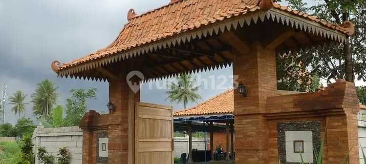 Joglo Mewah dengan Kolam Renang Maguwo 1