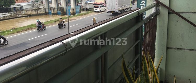 Penjualan murah dari 2 toko yang bersebelahan dengan bonus 1 rumah tinggal, di atasnya terdapat rumah burung walet, dijual murah, luas tanah hanya,  1